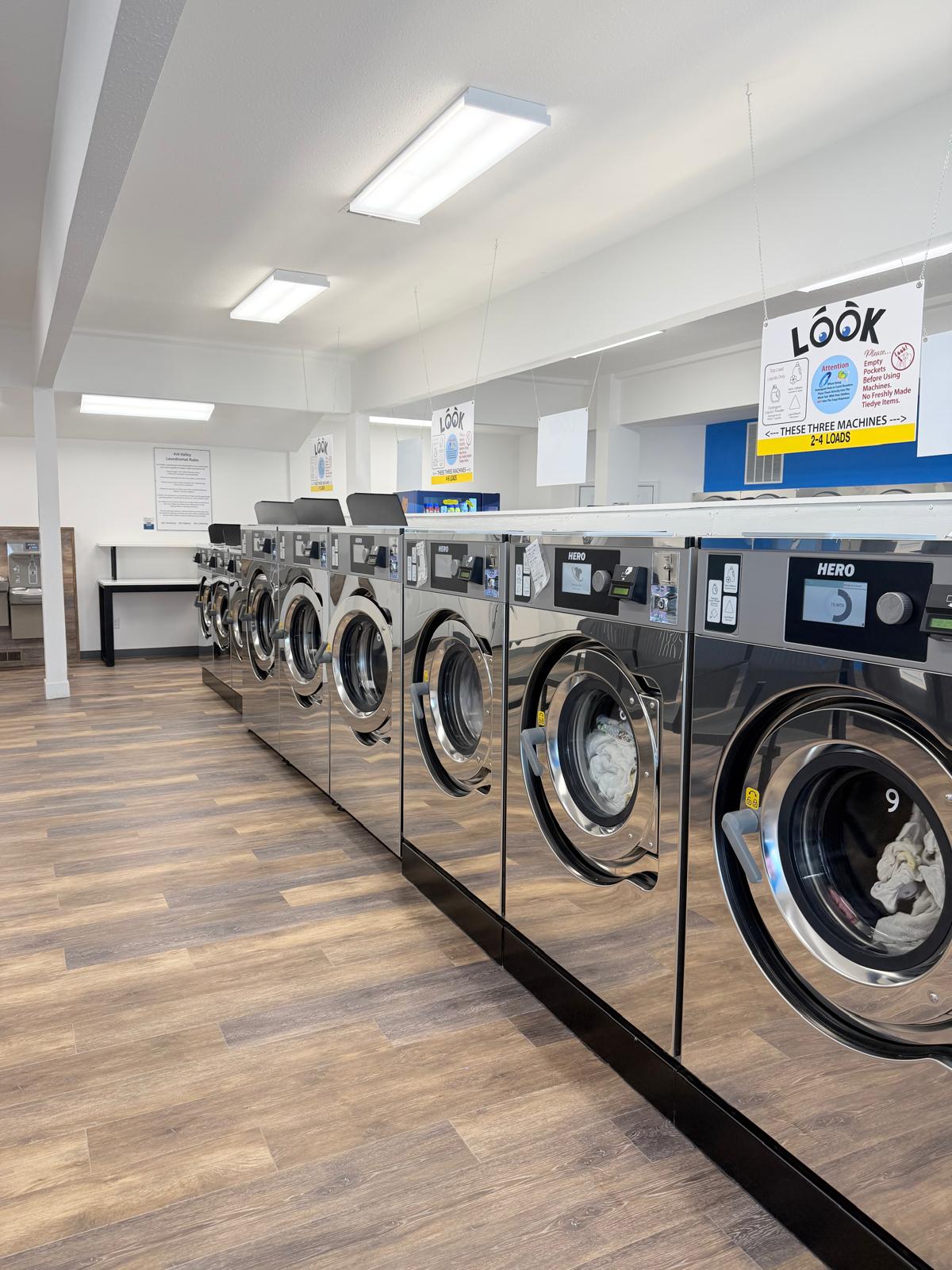 Laundromat gallery 8